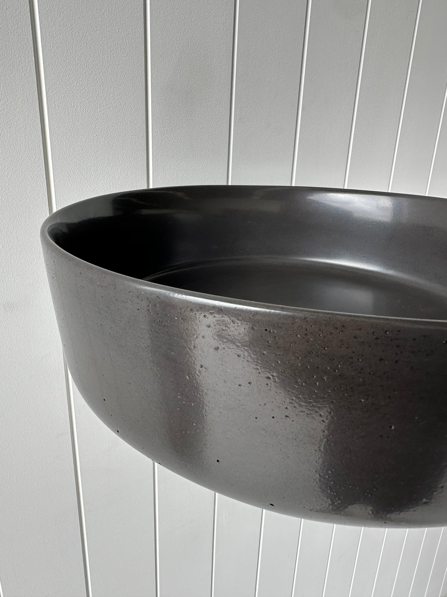 Baby Round Concrete Vessel Basin in Midnight